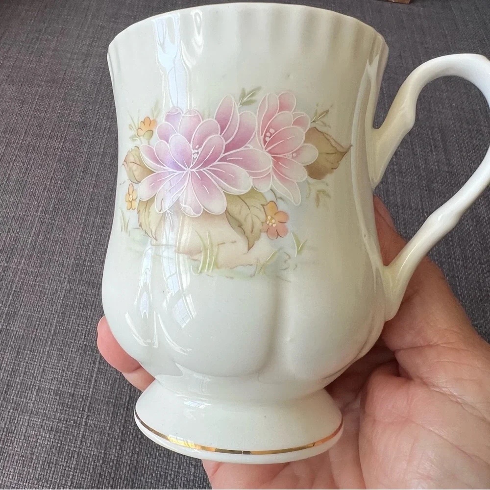 Crown Ceramics LTD India Charming Pink Floral Mug vintage - Picture 6 of 9